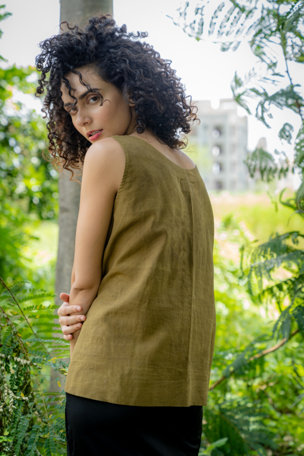 Olivegreen natural dyed comfort top with Rogan print